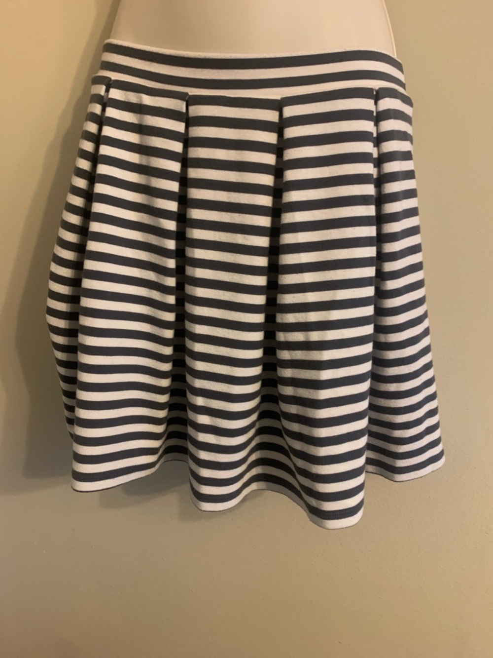American Eagle Outfitters Gray & White Striped Shirt